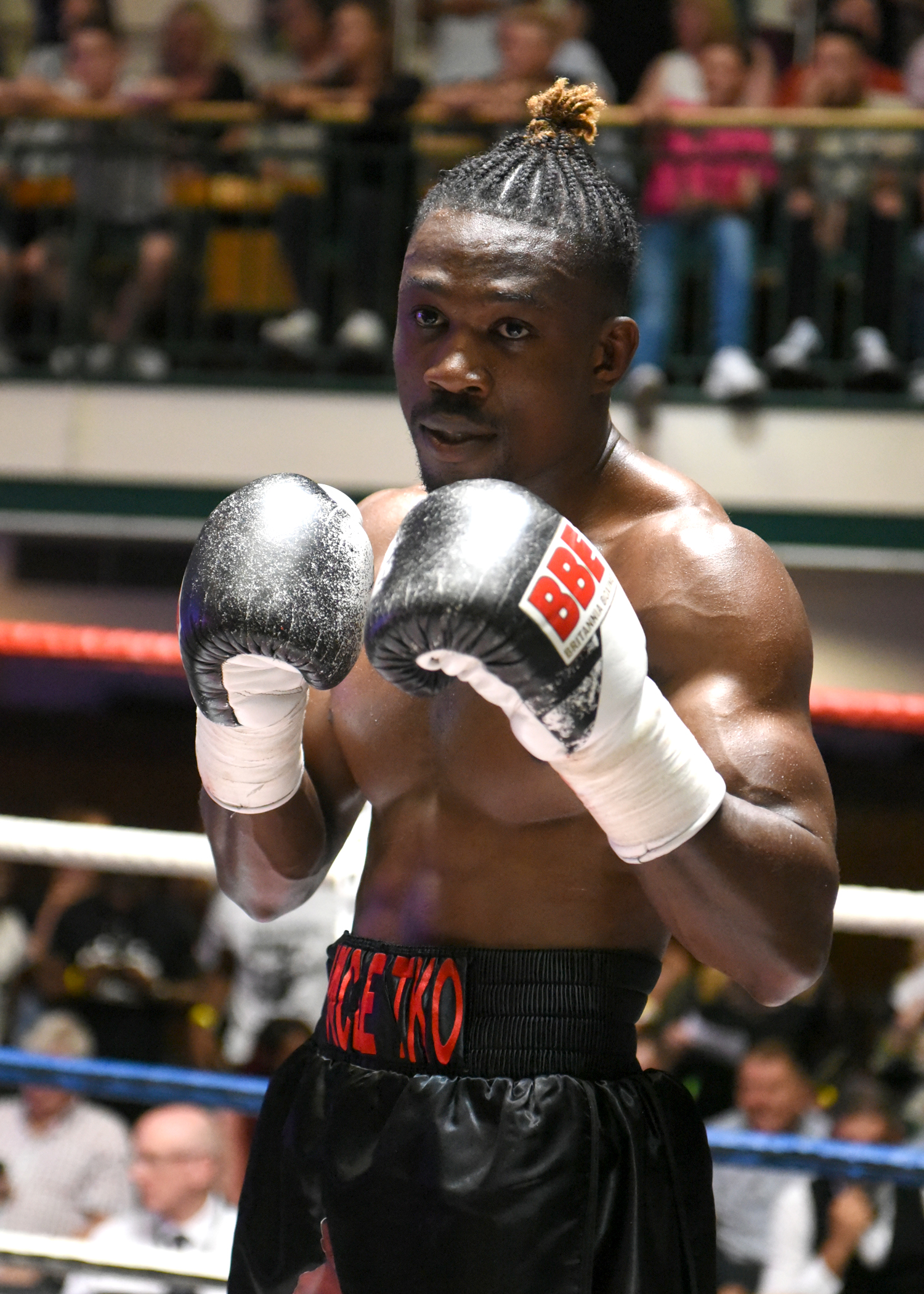 Tunji Ogunniya in his fighting stance, guard up, in the ring